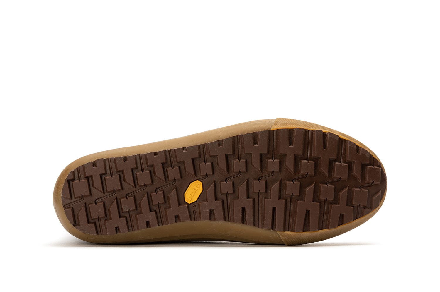 Treaded sole of the Hickory/Charcoal Cascade Range Boot showcasing its deep grooves and vibram logo.