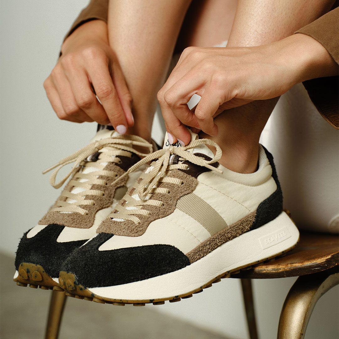 Womens - Acorn Trainer - Black and Tan